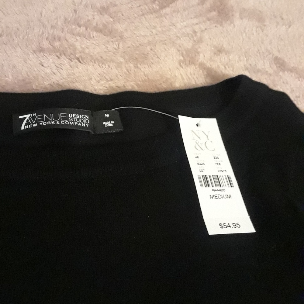 Black sweatshirt with flared out sleeves. - Picture 5 of 6